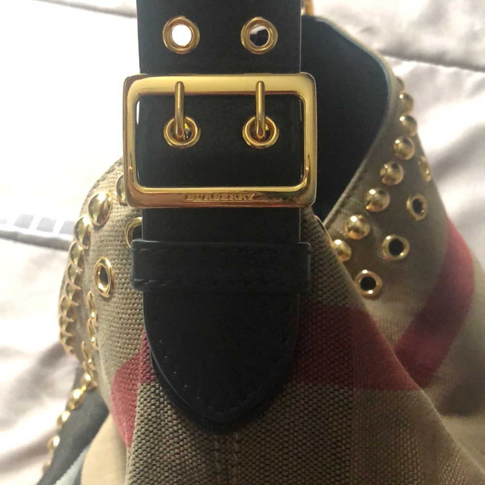 Burberry - Picture 2 of 4